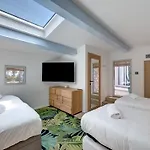 Upstays Sea View Pool 250M Villa Villa