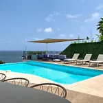 Villa Upstays Sea View Pool 250M Villa *
