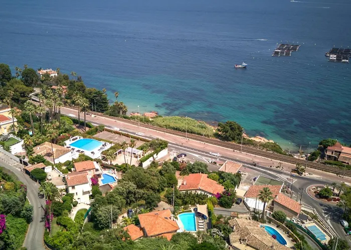 Upstays Sea View Pool 250M Villa